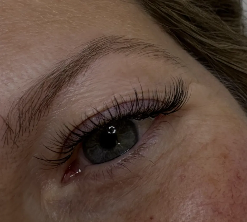Natural-looking lash extensions